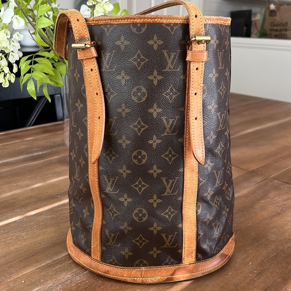 LOUIS VUITTON Monogram Brown Bucket GM Shoulder Bag